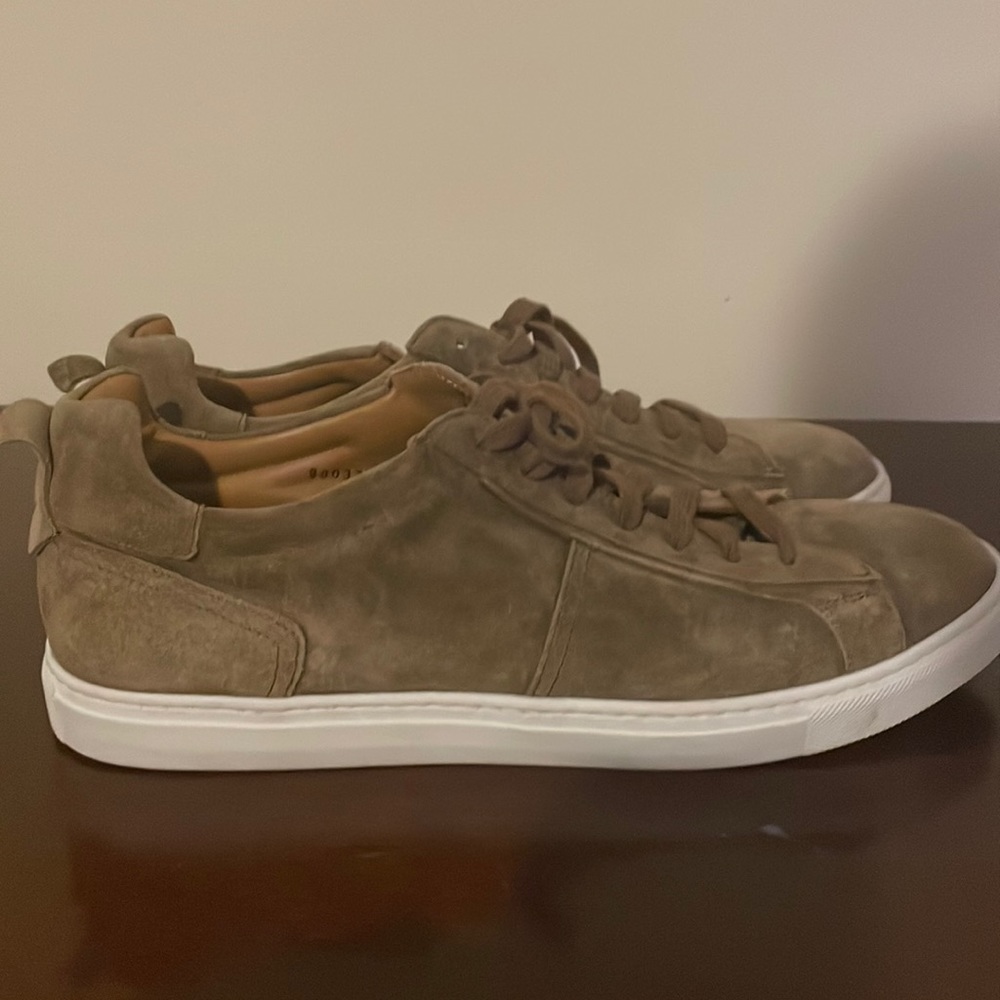 ARI LOW TOP SUEDE SNEAKERS IN OLIVE WASH